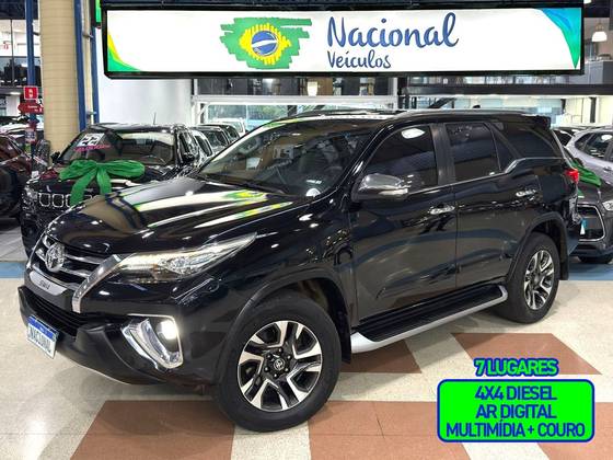 TOYOTA HILUX SW4 2.8 SRX 4X4 7 LUGARES 16V TURBO INTERCOOLER DIESEL 4P AUTOMÁTICO